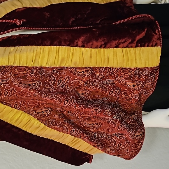 Renaissance Old World Velvet Jacquard Regal Castlecore Performance Unisex Cape - Picture 5 of 12